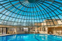 Sheraton Toronto Airport Hotel & Conference Centre - ที่มีสระว่ายน้ำ