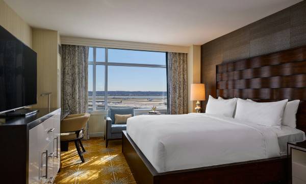 Renaissance Arlington Capital View Hotel