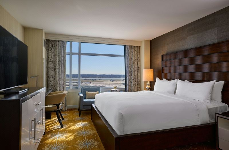 Renaissance Arlington Capital View Hotel