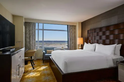 Renaissance Arlington Capital View Hotel - parking