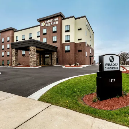 Cobblestone Hotel & Suites - Stevens Point