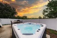 Luxury 4Br | Across Street from Beach | New Hot Tub! - Holiday bungalows