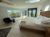 Cliff House | Avenue of the Giants | 6BD 4BA - balcony