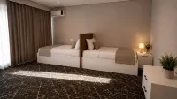Uya Hotel - 2-Star
