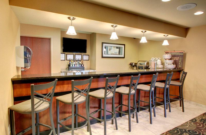 Cobblestone Hotel & Suites - Broken Bow photo 5