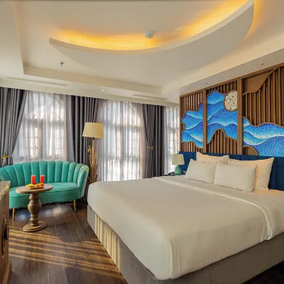 The Moon Boutique Hotel Cat Ba Hotels near Cat Ba Ferry Station