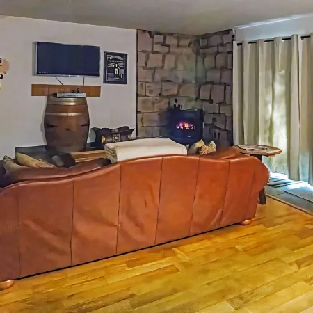 Winterfell - No Hidden Fee; Dog OK; King Bed