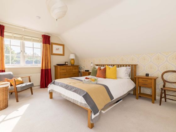 Surrey Hills Family Home With Large Garden
