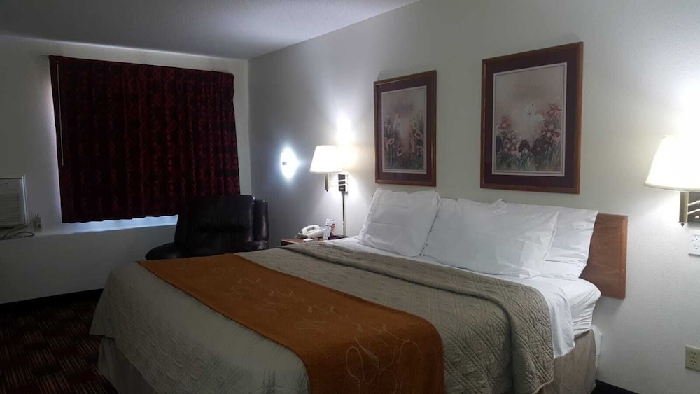 Americas Best Value Inn & Suites Harrisonville