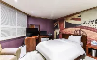 Happy Q Motel