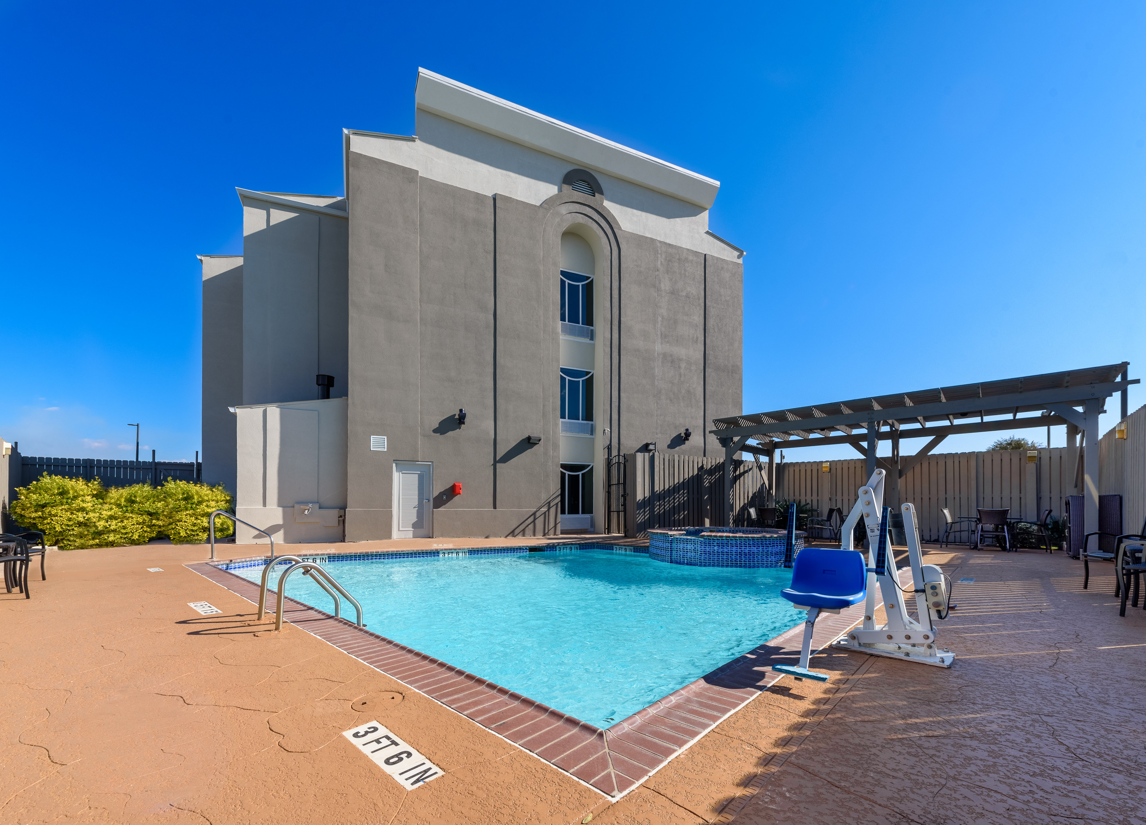 Holiday Inn Express Hotel and Suites Bastrop, an Ihg Hotel