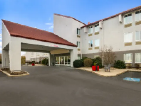 Red Roof Plus+ Boston - Logan Hotels in Essex County