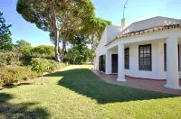 Perfect Retreat Overlooking Pinhal Golf Course, Private Pool, Off-Street Parking
