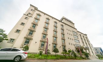Dongchon Amusement Park Gallery Hotel