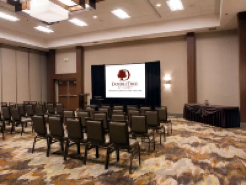 DoubleTree by Hilton Fresno Convention Center Hotels in Fresno