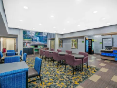 La Quinta Inn & Suites by Wyndham Cookeville Hotels in Cookeville