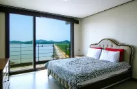 Taean Solbit Resort Pension Hotels near Yeongmok Port