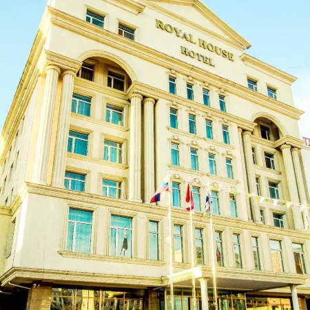 Royal House Hotel 2 Отели рядом с достопримечательностью «Гандантэгченлин»