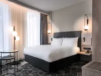 كراون بلازا وارساو - ذا ها بي ب ي آيتش جي Hotels near بيموفو