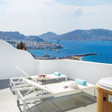Kouros Hotel & Suites