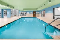 Holiday Inn Express & Suites SUISUN CITY by IHG - Pool