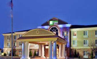 Holiday Inn Express & Suites Farmington