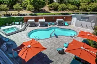 Hampton Inn Vallejo - Pools