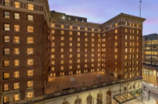 Hotel Fort des Moines, Curio Collection by Hilton Hotels in 