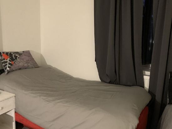 Very Conv 1-Bed Apartment with Views of London