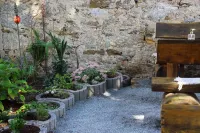 Hotel Gasthof Zum Weissen Lamm فنادق في Selb