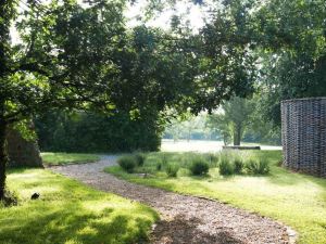 Snow Cottage Laid Back Style with Footpaths to a Great Macro Brewery Pub