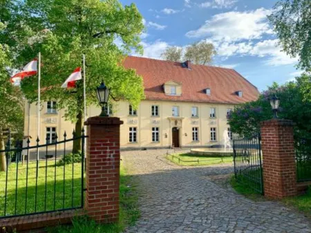 Schloss Diedersdorf Отели в г. Тельтов-Флеминг