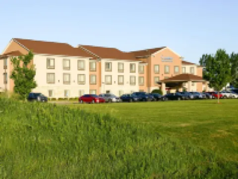 格林內爾舒適套房酒店 - 近 I-80 保厄希克縣酒店