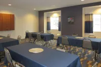 Quality Inn & Suites Caldwell I-77 - gimnasio