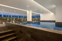 Favehotel Karawang - Pools