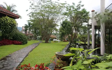 La Oma Отели рядом с достопримечательностью «Тангкубан»