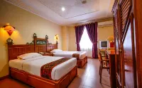 Kharisma Hotel Hotels in Padang Lua