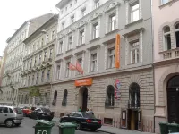 EasyHotel Budapest Oktogon