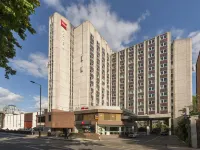 Ibis London Earls Court Hotels near Fulham