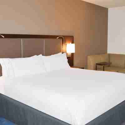 Holiday Inn Express & Suites Kailua-Kona Rooms