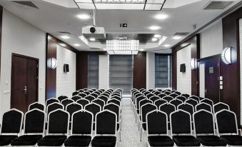 Dedeman Oskemen Tavros Hotel