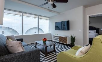 Downtown Dallas CozySuites with Roof Pool, Gym #6
