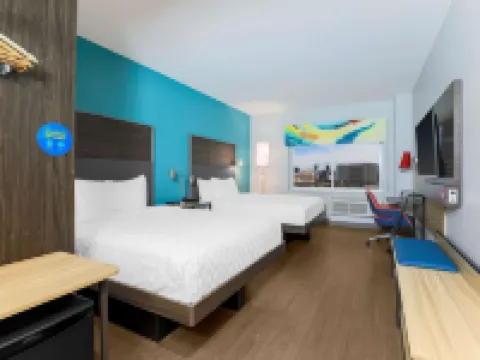 Tru by Hilton Dallas Market Center. Hotels near Perot Museum of Nature and Science