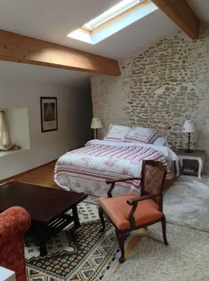 Gite du Calme 3 Star Bed & Breakfast Cognac فنادق في Saint-Sauvant