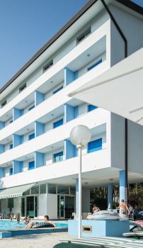 Hotel a Lignano Pineta, Stadio Guido Teghil - Prenotazioni a partire da  44EUR | Trip.com