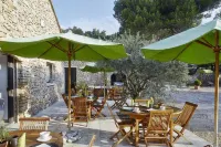 Le Jas de Joucas Hôtel-Restaurant Ξενοδοχεία στην πόλη Murs