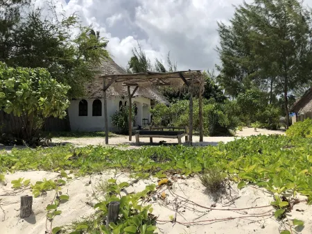 Blue Earth Beach Bungalow