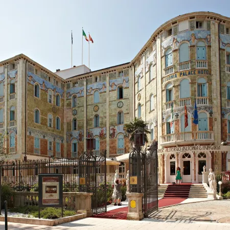 Ausonia Hungaria Wellness & Lifestyle Отели рядом с достопримечательностью «Пляж Лидо»