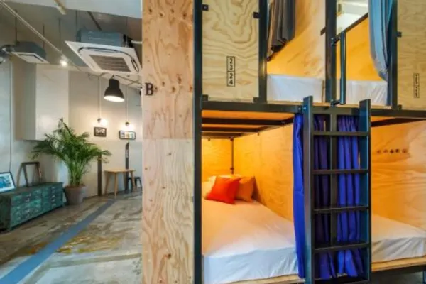 沖繩膠囊旅館, AO 廚房旅舍