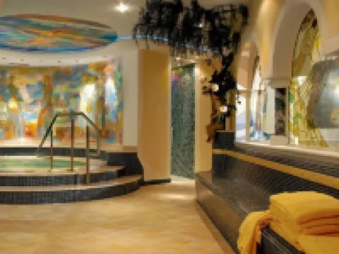 シティホテル ゴルデナー アドラー B&B キウーザのホテル